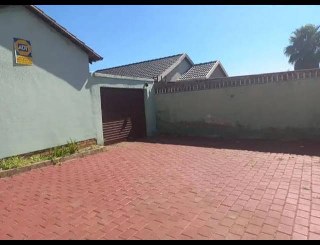 3 BEDROOM HOUSE FOR SALE IN LOTUS GARDENS